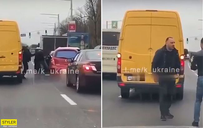 Били руками і ногами: у Києві водії влаштували жорстку бійку (відео)
