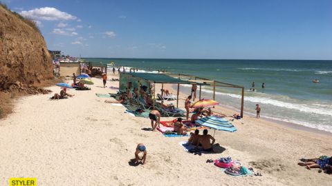 У Кирилівці на пляжах нова проблема: неможливо підійти до води (відео)