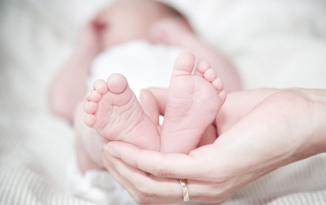 Лікарі розводять руками: жінка народила дитину з антитілами до COVID-19