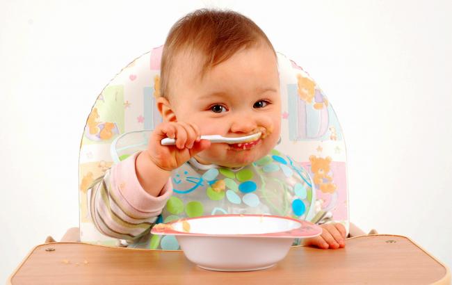 Педиатр рассказал о простых способах, как заставить кушать малышей