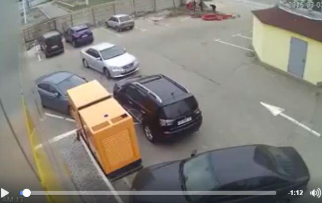 В Киеве воры грабят авто с помощью рогатки