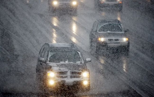 Синоптики попереджають про сніг та ожеледицю на дорогах у Києві 28 листопада