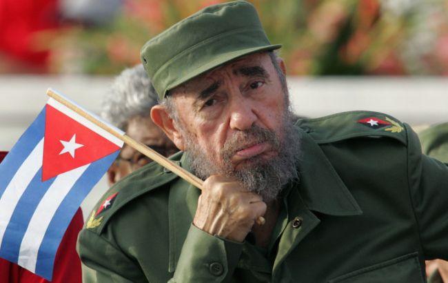 Десятки тысяч кубинцев попрощались с Фиделем Кастро