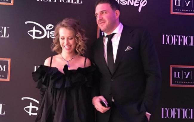 Вместе одевались: Собчак с мужем вышла в свет впервые после рождения ребенка