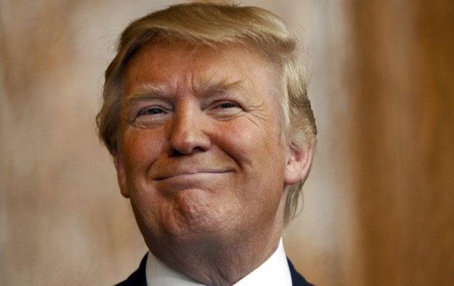 Трамп прийшов на "злодійську" вечірку в костюмі самого себе