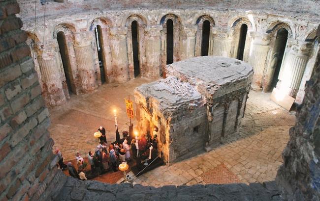 Археологи знайшли в гробниці Христа ще одну могильну плиту