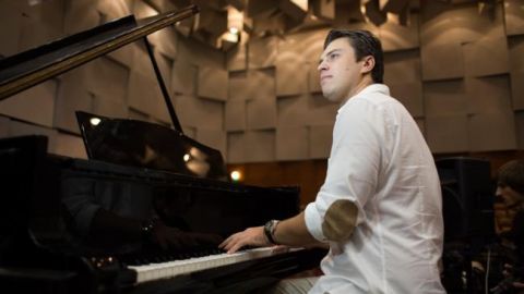 Володар голлівудської премії влаштував концерт на вокзалі у Києві (відео)