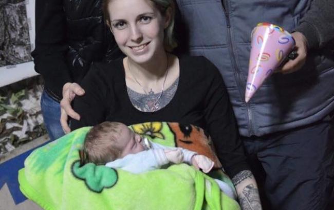 Волонтер Яна Зинкевич впервые показала фото новорожденной дочки