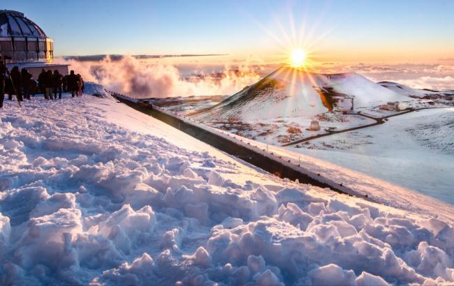 Замерзший рай: на видео засняли снежную бурю на Гавайях