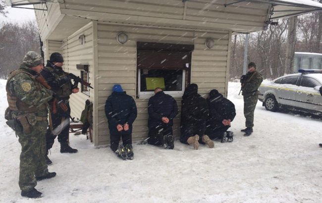 У Харкові невідомі зі зброєю відібрали у чоловіка сумку з мільйоном гривень