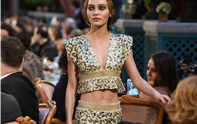17-летняя дочь Джонни Деппа стала моделью на показе Chanel