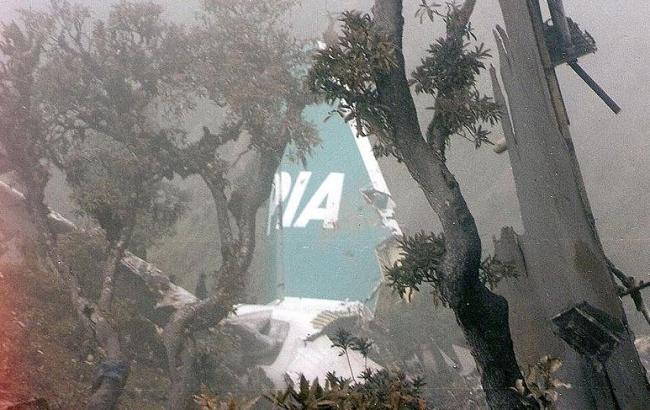 Авиакатастрофа в Пакистане: на месте крушения обнаружили "черный ящик"