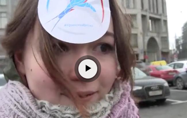 Московских студенток заставили наклеить на лоб надпись "Крымская весна"