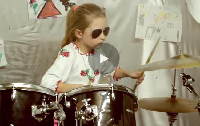 Олег Скрипка взявся за семирічну барабанщицю - зірку YouTube