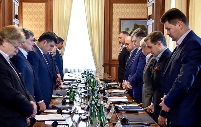 Порошенко и Гройсман отреагировали на авиакатастрофу в России