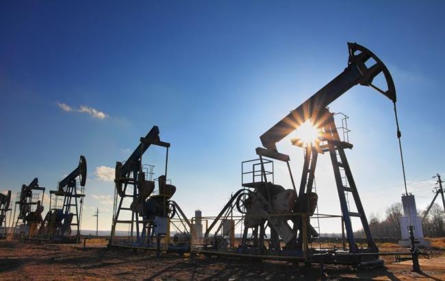 Цена нефти Brent ненадолго превысила 57 долларов за баррель