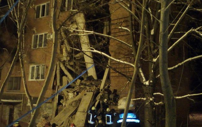 Причиной обрушения общежития в Чернигове стал взрыв