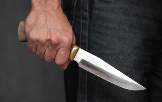 В Житомире пьяные полицейские угрожали ножом посетителям кафе