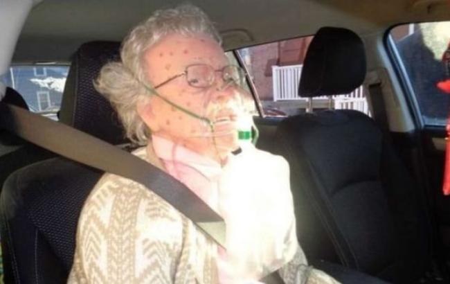 Американская полиция спасла из закрытого авто "пожилой" манекен