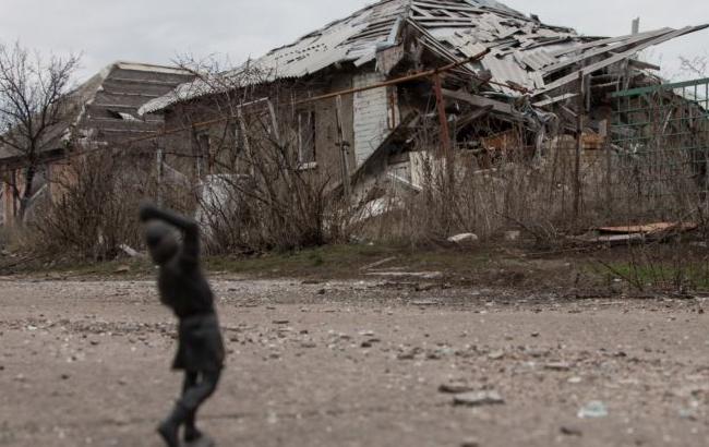 Мертвые улицы обстреливаемой боевиками Станицы Луганской показали на фото