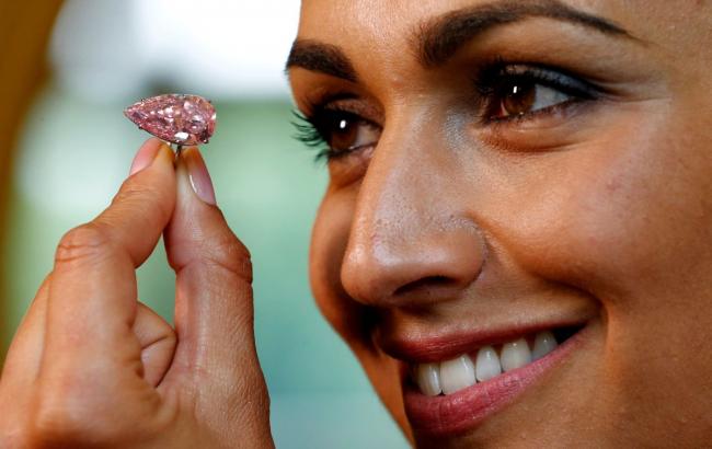 У США створили з рожевого діаманта саме маленьке радіо