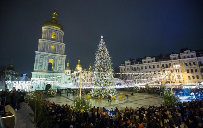 Опубликовано яркое видео открытия главной елки Украины в формате 360°