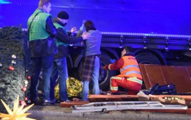 Теракт у Берліні: поліція зняла оточення на місці трагедії