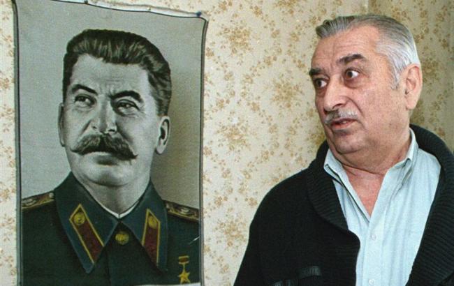 В Москве на 80-м году жизни умер внук Сталина