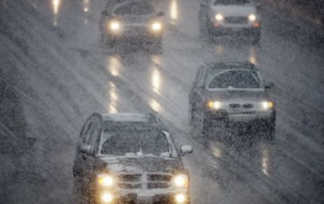 Синоптики попереджають про ожеледицю на дорогах Києва 24 грудня