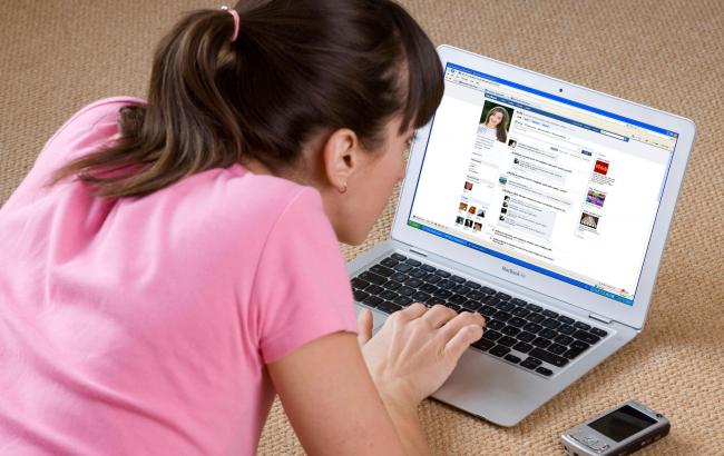 Психологи порекомендовали не пользоваться соцсетями на праздники