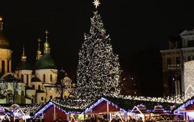 Из-за праздников усилят охрану: к новогодним елкам- через металлоискатели