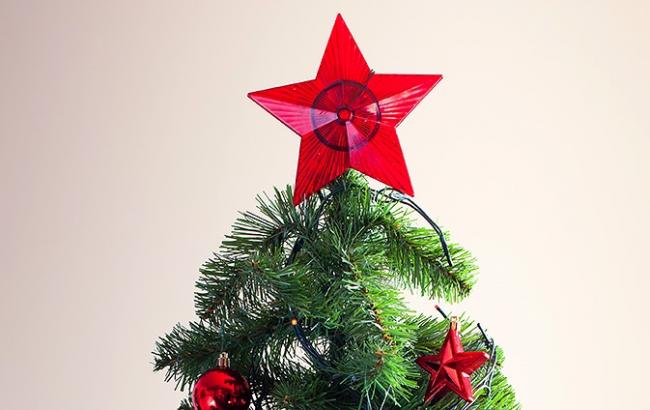 В Литве чиновник хотел "обезглавить" елку, сняв "советскую" звезду