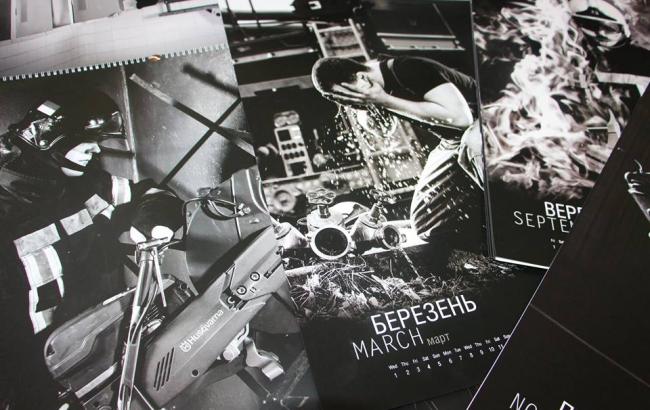 Украинских спасателей сняли для календаря на 2017 год