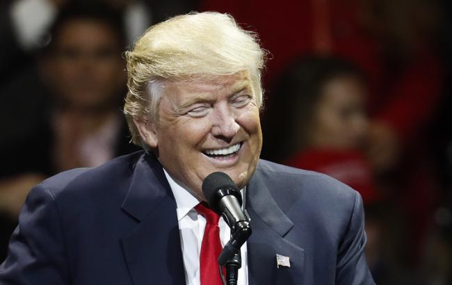 Трамп отметит Новый Год в компании Сталлоне и 800 человек