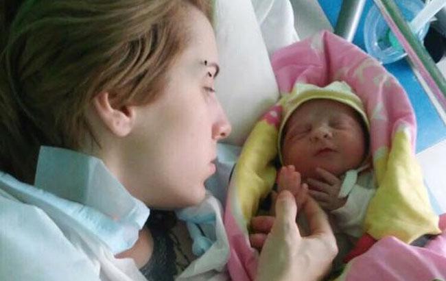 Волонтер Яна Зінкевич з донькою надихнули українців у Новий рік