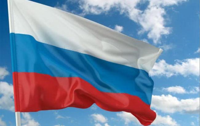 В Севастополе мужчина поиздевался над флагом России