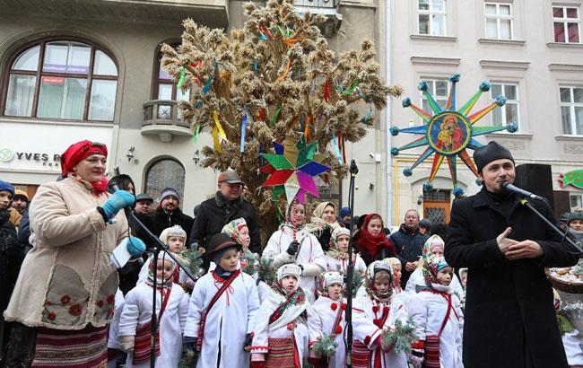 В центре Львова установили рекордный символ Рождества
