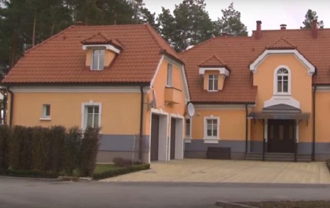 В Конча-Заспе на территории детского лагеря судьи и прокуроры возвели дворцы