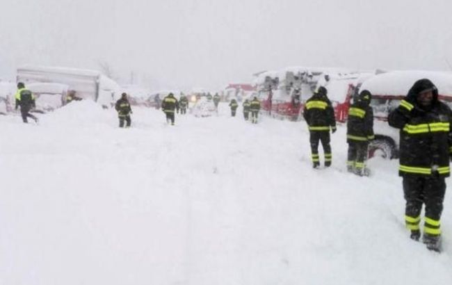 Лавина в Італії: рятувальники виявили ще 5 живих