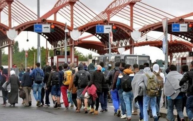 Потік мігрантів перенаправляють з Угорщини в Словенію