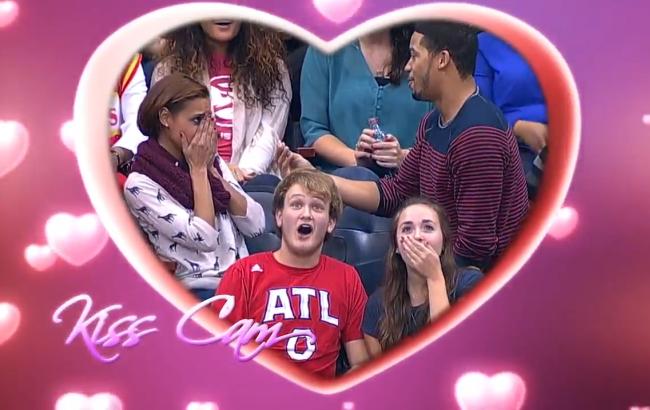 В США на баскетбольном матче зритель испортил предложение руки и сердца