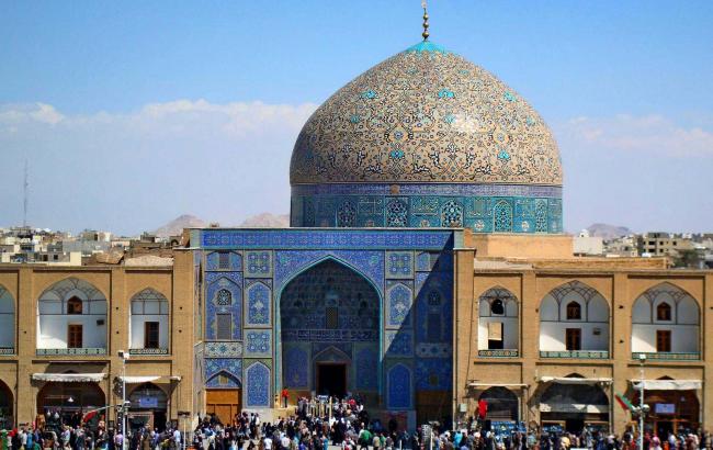 В результате стрельбы в мечети Ирана погибли два человека