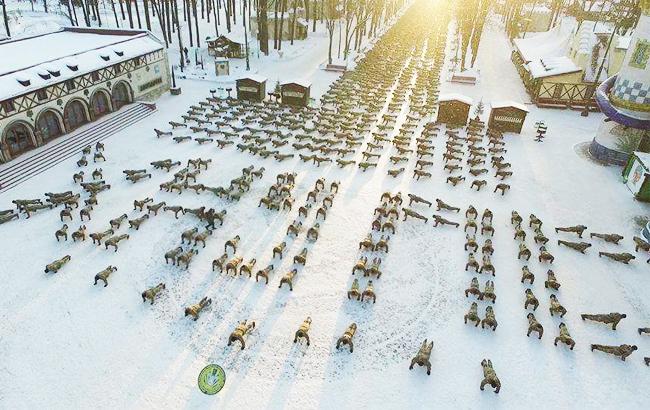 В Харькове тысячи военных устроили зрелищное отжимание
