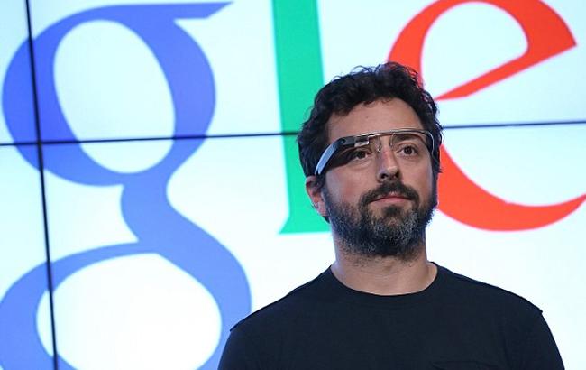 Засновника Google помітили на мітингу проти Трампа