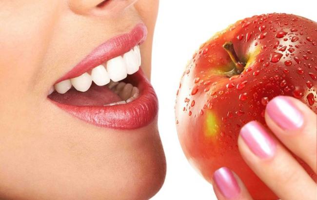 Названі п'ять корисних продуктів для здоров'я зубів