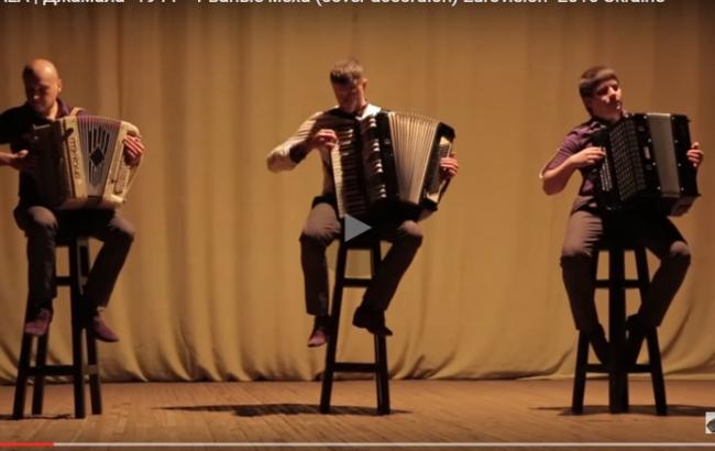 Песню Джамалы сыграли на аккордеонах