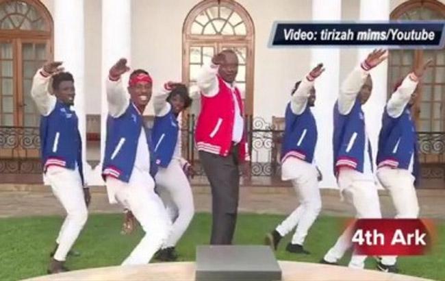Танцующий президент Кении взорвал сеть 
