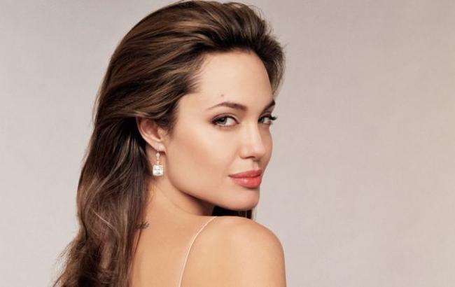 Анджелина Джоли наняла имиджмейкеров