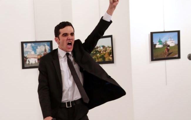 В РФ "скипіли" через вручення премії за фото вбивства посла Росії
