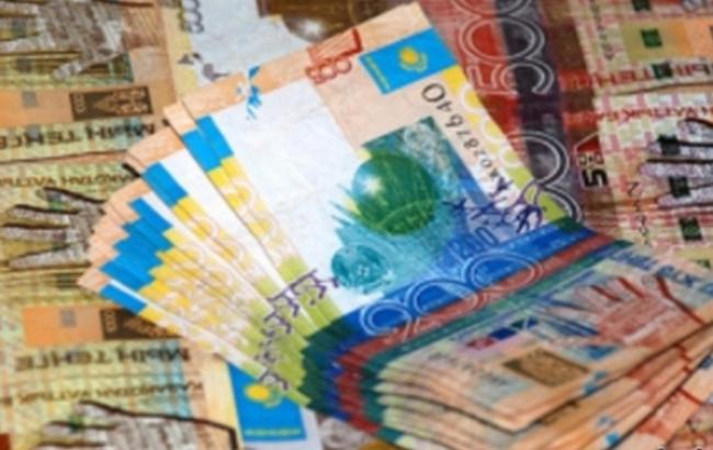 Жители Казахстана массово загадывают желания на деньгах
